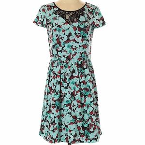 Kenise Dress Lace V neck, size small